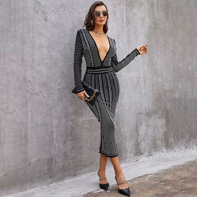 Vestido com desconte em V e justo com lantejoulas preto e cinza